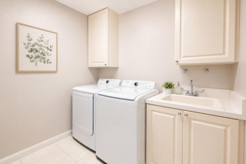 Condo in St. Lucie, Florida, 2 bedrooms № 2265173 - photo 9