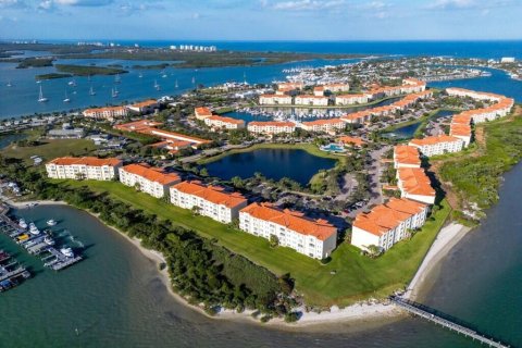 Condo in St. Lucie, Florida, 2 bedrooms № 2265173 - photo 13