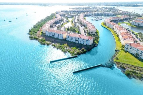 Condo in St. Lucie, Florida, 2 bedrooms № 2265173 - photo 15
