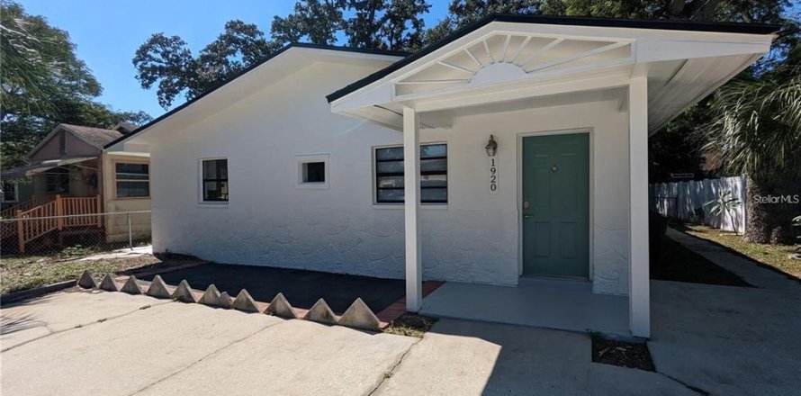 Commercial property in Clearwater, Florida 148.64 sq.m. № 2094959