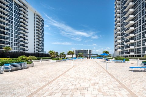 Купить кондоминиум в Помпано-Бич, Флорида 3 комнаты, 97.55м2, № 2181130 - фото 22