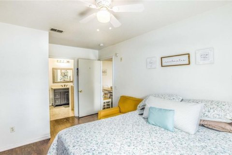 Condo in Orlando, Florida, 2 bedrooms № 2102751 - photo 20