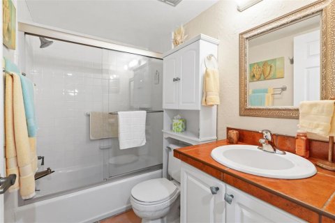 House in Clearwater, Florida 2 bedrooms, 106.84 sq.m. № 1717671 - photo 13