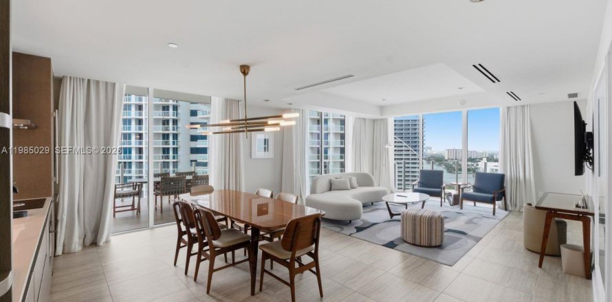 Condominio en Fort Lauderdale, Florida, 2 dormitorios  № 2055397