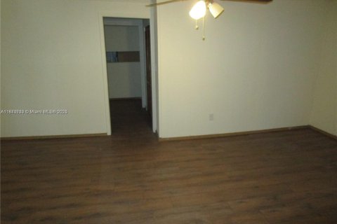 House in Pahokee, Florida 3 bedrooms, 208.29 sq.m. № 1979497 - photo 5