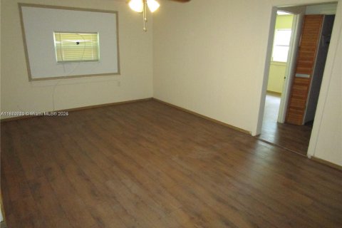 House in Pahokee, Florida 3 bedrooms, 208.29 sq.m. № 1979497 - photo 8