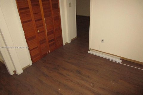 House in Pahokee, Florida 3 bedrooms, 208.29 sq.m. № 1979497 - photo 9