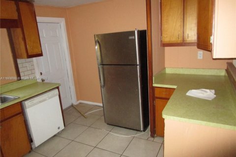 House in Pahokee, Florida 3 bedrooms, 208.29 sq.m. № 1979497 - photo 11