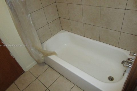 House in Pahokee, Florida 3 bedrooms, 208.29 sq.m. № 1979497 - photo 14