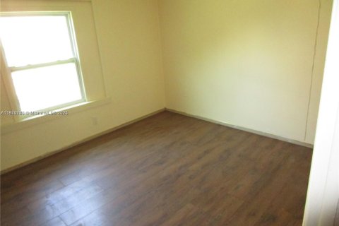 House in Pahokee, Florida 3 bedrooms, 208.29 sq.m. № 1979497 - photo 15