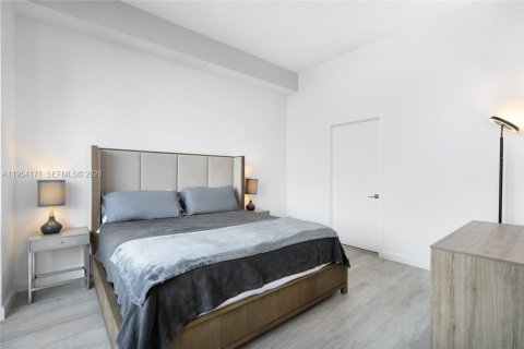 Condominio en alquiler en Miami, Florida, 3 dormitorios, 139.35 m2 № 2009616 - foto 13