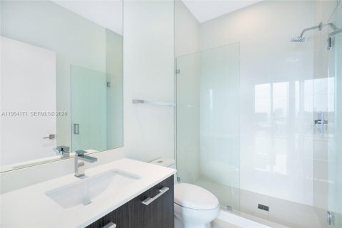 Condominio en alquiler en Miami, Florida, 3 dormitorios, 139.35 m2 № 2009616 - foto 15