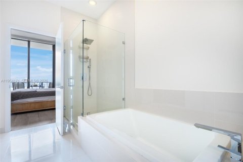 Condominio en alquiler en Miami, Florida, 3 dormitorios, 139.35 m2 № 2009616 - foto 14