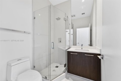 Condominio en alquiler en Miami, Florida, 3 dormitorios, 139.35 m2 № 2009616 - foto 27