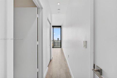 Condominio en alquiler en Miami, Florida, 3 dormitorios, 139.35 m2 № 2009616 - foto 26