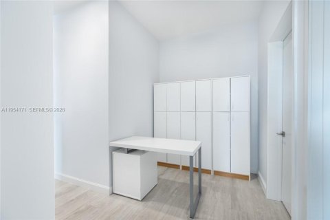 Condominio en alquiler en Miami, Florida, 3 dormitorios, 139.35 m2 № 2009616 - foto 20