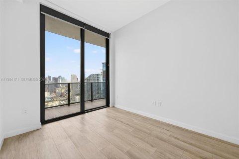 Condominio en alquiler en Miami, Florida, 3 dormitorios, 139.35 m2 № 2009616 - foto 28