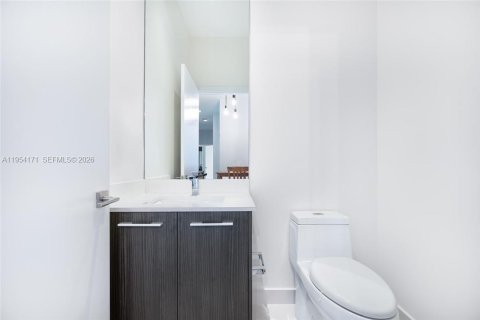 Condominio en alquiler en Miami, Florida, 3 dormitorios, 139.35 m2 № 2009616 - foto 17