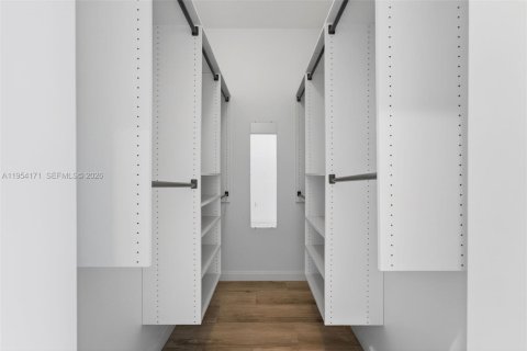 Condominio en alquiler en Miami, Florida, 3 dormitorios, 139.35 m2 № 2009616 - foto 30