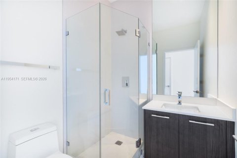 Condominio en alquiler en Miami, Florida, 3 dormitorios, 139.35 m2 № 2009616 - foto 16