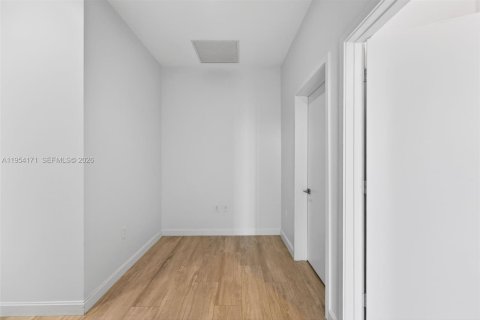 Condominio en alquiler en Miami, Florida, 3 dormitorios, 139.35 m2 № 2009616 - foto 23