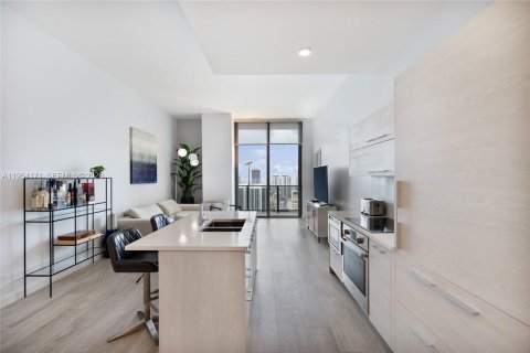 Condominio en alquiler en Miami, Florida, 3 dormitorios, 139.35 m2 № 2009616 - foto 6