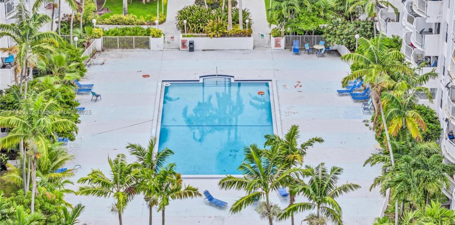 Condominio en Miami, Florida, 2 dormitorios № 1863884