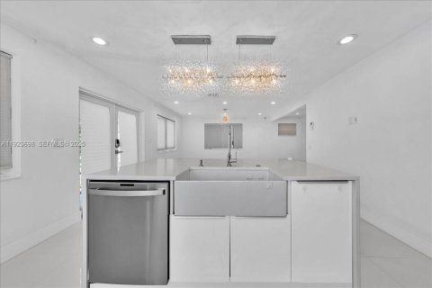 Villa ou maison à louer à Hollywood, Floride: 4 chambres, 195.09 m2 № 1982301 - photo 14