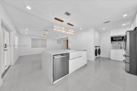 Villa ou maison à louer à Hollywood, Floride: 4 chambres, 195.09 m2 № 1982301 - photo 12