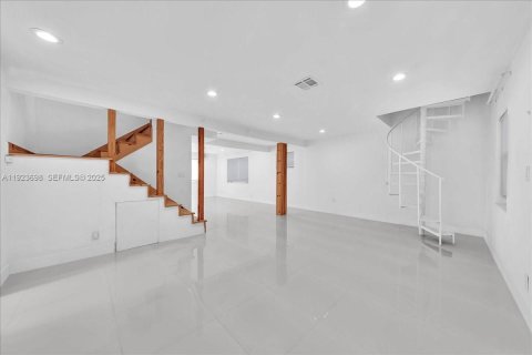 Villa ou maison à louer à Hollywood, Floride: 4 chambres, 195.09 m2 № 1982301 - photo 26