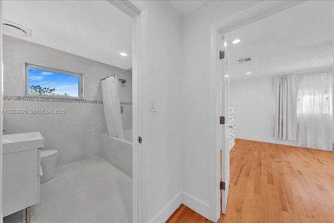 Villa ou maison à louer à Hollywood, Floride: 4 chambres, 195.09 m2 № 1982301 - photo 30