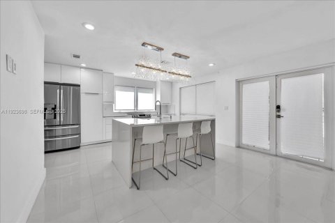 Villa ou maison à louer à Hollywood, Floride: 4 chambres, 195.09 m2 № 1982301 - photo 9