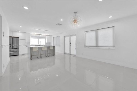 Villa ou maison à louer à Hollywood, Floride: 4 chambres, 195.09 m2 № 1982301 - photo 6