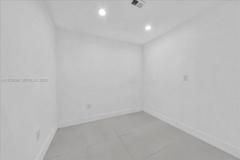 Villa ou maison à louer à Hollywood, Floride: 4 chambres, 195.09 m2 № 1982301 - photo 28