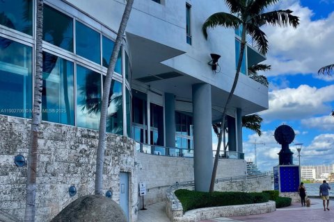 Copropriété à vendre à Miami, Floride: 2 chambres, 102.66 m2 № 2012815 - photo 2