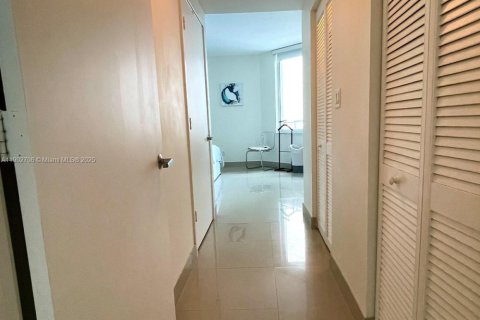 Copropriété à vendre à Miami, Floride: 2 chambres, 102.66 m2 № 2012815 - photo 16