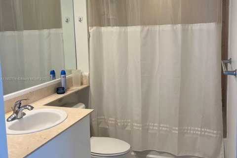 Copropriété à vendre à Miami, Floride: 2 chambres, 102.66 m2 № 2012815 - photo 17