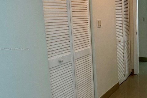 Copropriété à vendre à Miami, Floride: 2 chambres, 102.66 m2 № 2012815 - photo 20