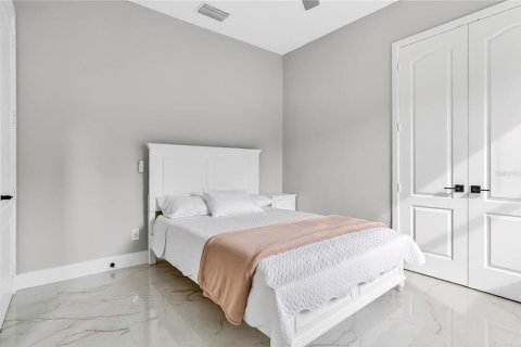 House in Orlando, Florida 4 bedrooms, 237.74 sq.m. № 2208857 - photo 15