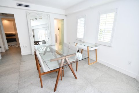 Appartement à louer à Miami, Floride: 1 chambre, 765.61 m2 № 1991429 - photo 11