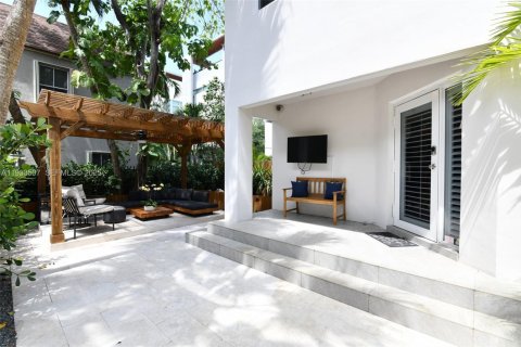 Appartement à louer à Miami, Floride: 1 chambre, 765.61 m2 № 1991429 - photo 16