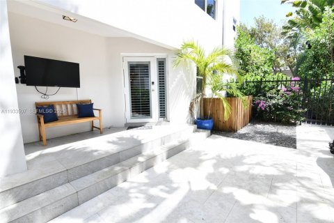 Appartement à louer à Miami, Floride: 1 chambre, 765.61 m2 № 1991429 - photo 15