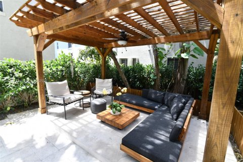 Appartement à louer à Miami, Floride: 1 chambre, 765.61 m2 № 1991429 - photo 13