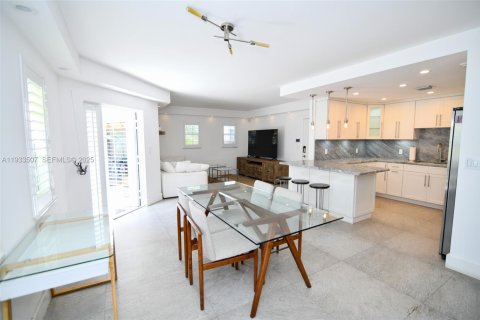 Appartement à Miami, Floride 1 chambre, 765.61 m2 № 1991429