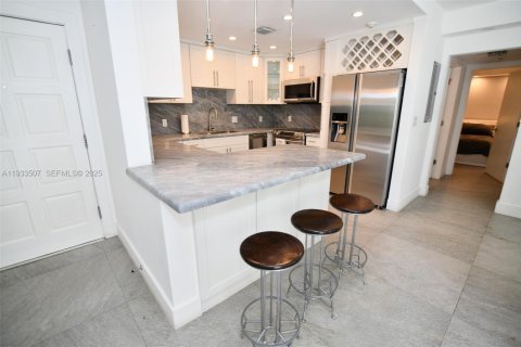 Appartement à louer à Miami, Floride: 1 chambre, 765.61 m2 № 1991429 - photo 12
