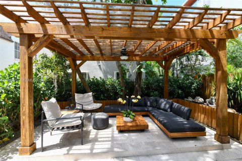 Appartement à louer à Miami, Floride: 1 chambre, 765.61 m2 № 1991429 - photo 4