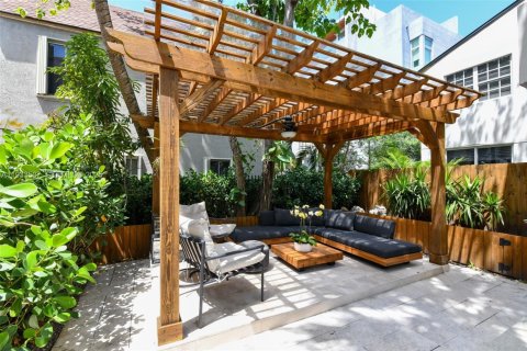 Appartement à louer à Miami, Floride: 1 chambre, 765.61 m2 № 1991429 - photo 3