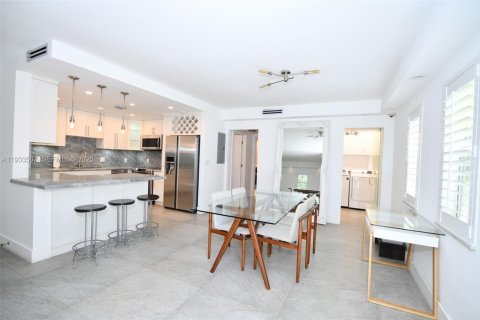 Appartement à louer à Miami, Floride: 1 chambre, 765.61 m2 № 1991429 - photo 9