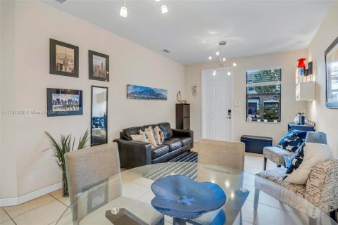 Touwnhouse à vendre à Doral, Floride: 4 chambres, 179.77 m2 № 1698829 - photo 4