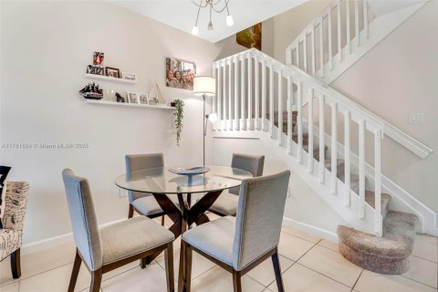 Touwnhouse à vendre à Doral, Floride: 4 chambres, 179.77 m2 № 1698829 - photo 2